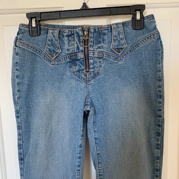 Guess Light Blue Washed Look Jeans - Picture 2 of 7